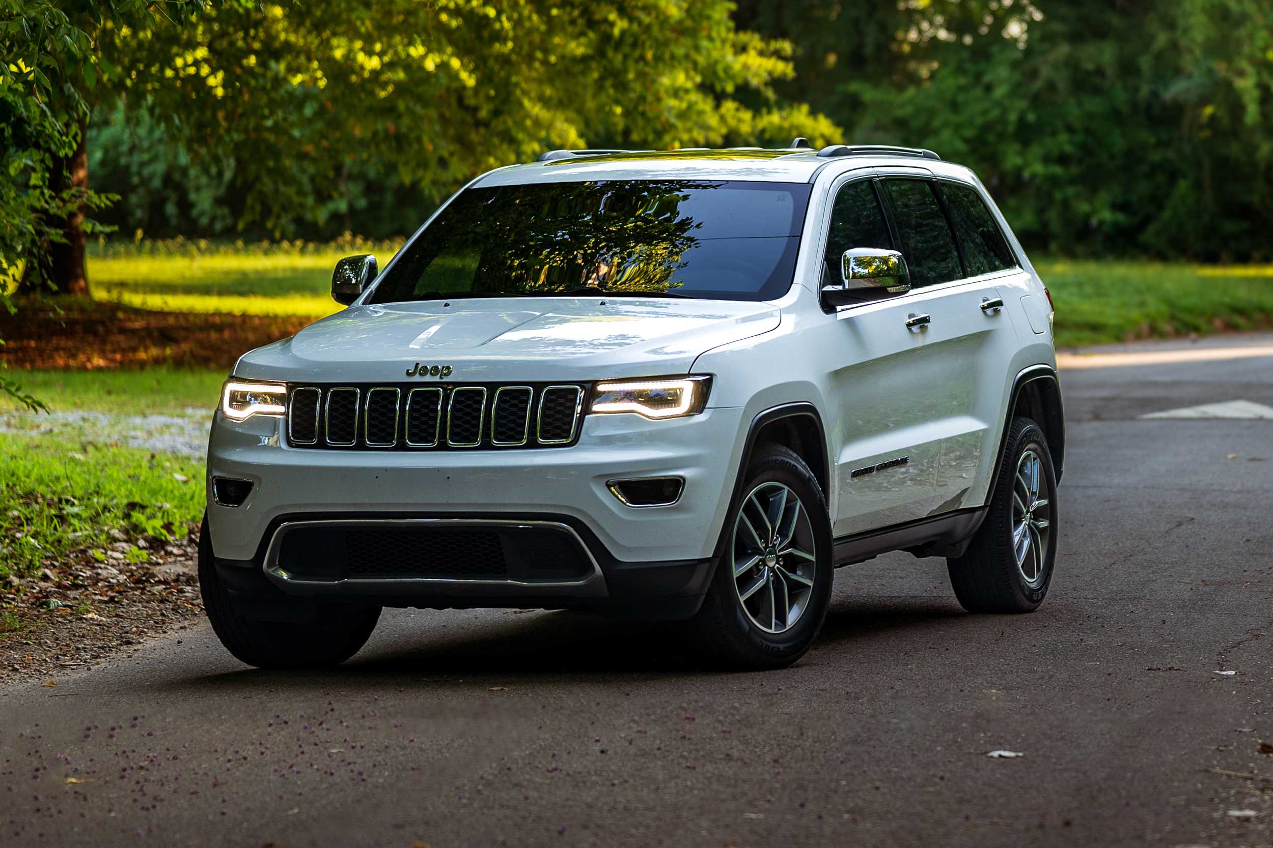 2021 jeep grand cherokee deals led headlights